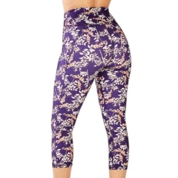 Fabletics Salar Printed PowerHold® Capri in Size XS, Arcadia - Picture 1 of 2